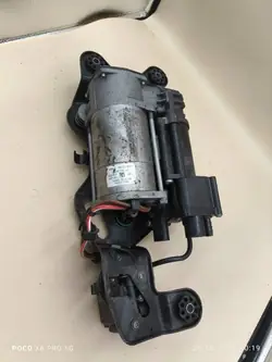 Luftfjädringskompressor bak BMW X5 F15 OEM 6875177