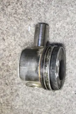 MAHLE 81L103+ Kolben für VW T5 2.5TDI BPC