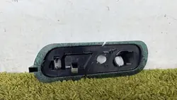 Base de manija de puerta izquierda OEM K105F00120 - Mercedes SLK R170