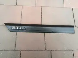 Takakannen oikea reunus - VW Golf 3 GTI