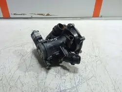 AUDI A5 F5 2.0 TFSI Vattenpump Termostat Hölje OE 06L121012H