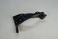 Audi OE 8E0821135C främre stänkskärmsfäste L