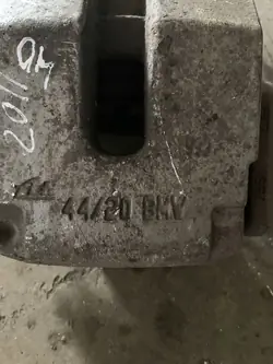 2007 BMW X5 E70 Caliper de freno trasero 34216776787