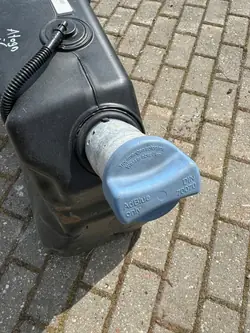 Bouchon Réservoir AdBlue Mercedes OEM - Pièce d'Occasion