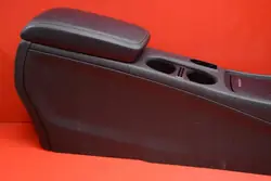 Keskikäytävän käsinoja OEM A1768100079 Mercedes CLA