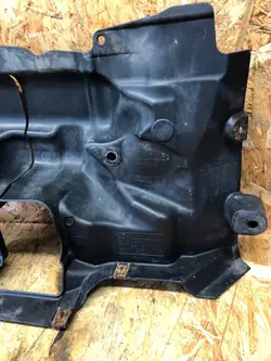 BMW 7185170 Versnellingsbak onderkant afdekking rechts