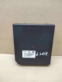Zekeringkast Renault OE 284B60738R voor Latitude 3.0 DCI