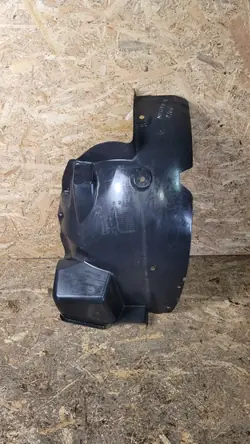 Aleta Delantera Derecha Trasera OEM 638426238R Usado