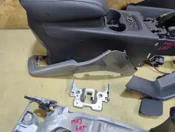 FOCUS MK3 Keskikonsoli käsinoja OEM-osuus