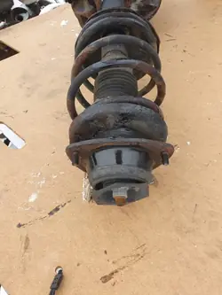 OEM McPherson-jousitus etu vasen Suzuki Swift MK1 96-01