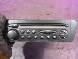 Radio CD Citroen OEM Zawada-387105- Usado