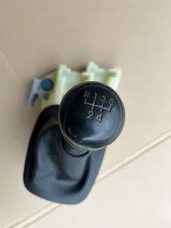 Pomo de palanca OEM GAŁKA LEWAREK HYUNDAI I30 2007-2010