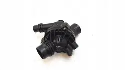 2004 BMW 5 E60 E61 Boîtier de thermostat 7549476