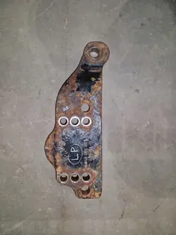 Nedre länkfäste vänster OEM 22060912 för Volvo