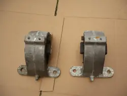 Chrysler Moottorin kiinnike 04861273AA