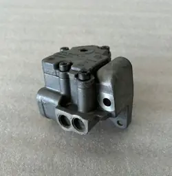Pompe à huile d'occasion OEM 03L115105D VW Audi 2.0 TDI