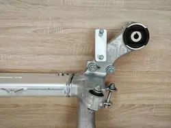 Soporte suspensión trasera BMW OE 6861201 usado