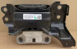 Moottorin Kiinnike 2Q0199555AB VW Skoda Audi