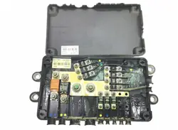 Volvon sulakekotelo OEM 21717591 - Käytetty