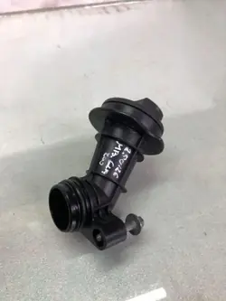 Mercedes Öljytysputki OEM A2820181100 - Käytetty