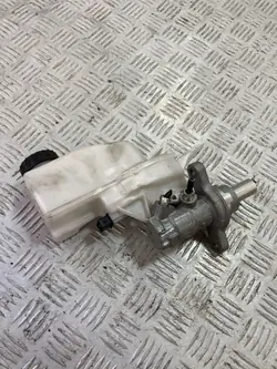 Pompe de réservoir de liquide de frein OEM PK17665 Yaris IV