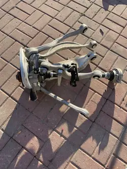 OEM 80A505436J Bakre höger navbärare Audi Q5