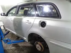 Toyota Avensis T25 keskikonsoli käsinoja OEM MO-1617-322