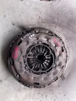 VW AUDI SKODA 1.6 2.0 TDI Flywheel Kytkin 03L105266DL