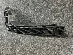 Linker Scheinwerferhalter OEM 81A805607C für Audi Q2