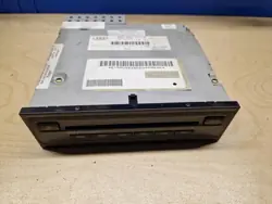 Audi CD-vaihtaja 4E0035111A A8 S8 D3 5.2 FSI:lle