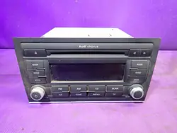 Radio CD Audi A4 B7 OEM Zawada-360708- Usado
