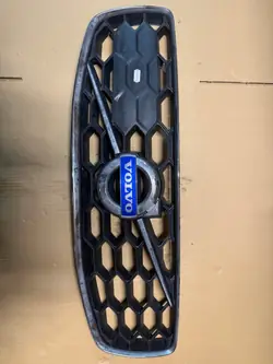 Volvo XC70 Grille OEM 070323 2012-2016 Gebruikt