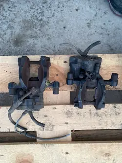 Audi OEM 5Q0615405CT/6CT Jarrupuristin Taka Vasen/Oikea