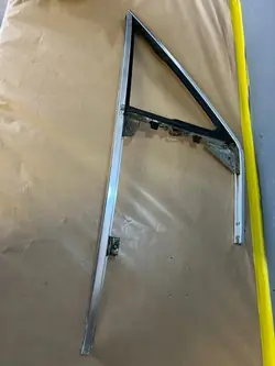 Marco de ventana de puerta Opel Commodore A Coupe OEM 582