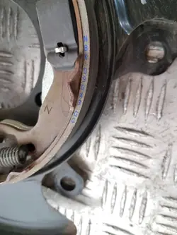Nissan Juke handbromsskor OEM NBKD9043GG