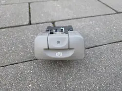Renault Handbromsknapp OEM 8200243681 - Begagnad