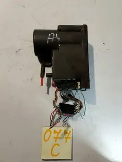 Bomba de bloqueio central Audi A4 B5 OEM 077C