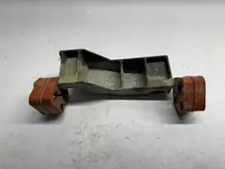 RAM 1500 Äänenvaimennin Ripustin OEM 68268197AA - Käytetty