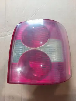 Luz trasera derecha VW Passat Variant (00-05) OEM 3B9 945 096AA