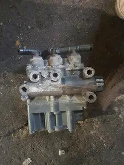Jarruventtiili modulaattori OEM 1867002 DAF XF 106:lle