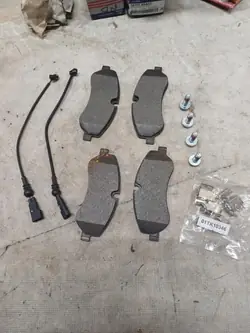 Bremsbeläge vorne OEM 2600764 Ford Transit 14-/Custom12-