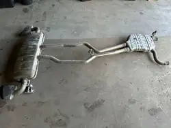 Silenciador VW OEM 7L6253211C para Touareg 3.0L 2011
