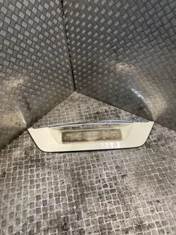 Bandeau d'éclairage plaque Mercedes-Benz E W211 OEM 2118100173