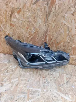 Farol direito Toyota Corolla E21 2019-2025 Sedan KN754F