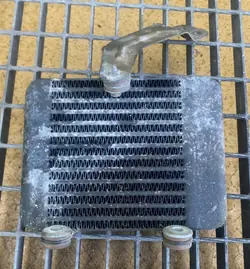 Käytetty öljynjäähdytin OEM 4D0317021C VW Passatille