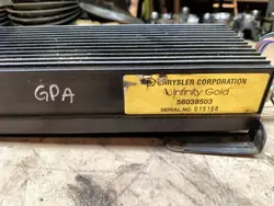Jeep Infinity Gold Vahvistin OEM 56038503 - Käytetty