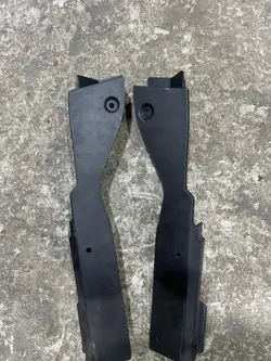 Vasen lokasuojakotelo Kia Niro I 84159-G5000