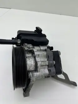 Pompe de direction assistée Mercedes-Benz OEM A0064664701