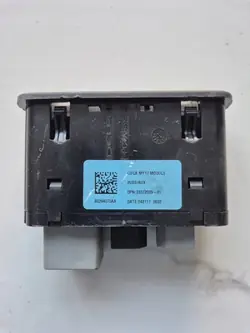 Prise USB OEM 68294075AA pour Dodge Challenger