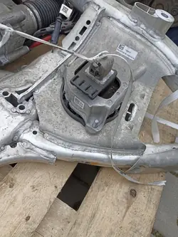 Oikea Moottorituki BMW G30 G11 G14 B58 6860464